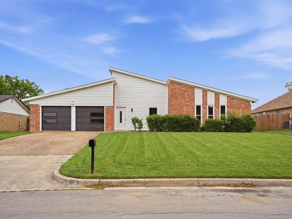 7321 Fredricksburg Drive , Forest Hill, TX 76140