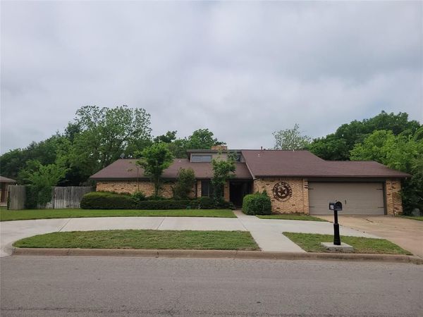 930 N Lydia Street , Stephenville, TX 76401