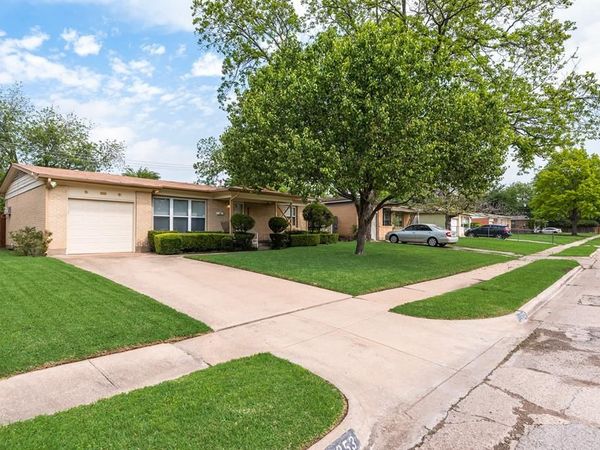 10853 Sharondale Lane , Dallas, TX 75228