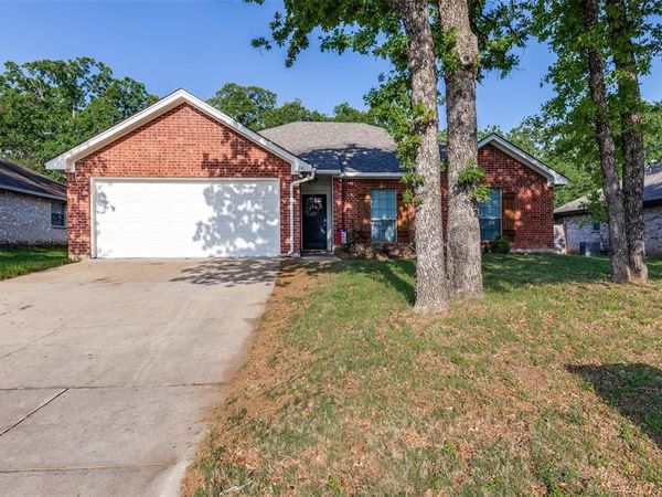 741 Oak Park Drive , Azle, TX 76020
