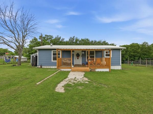 767 E Barry Street , Reno, TX 76020