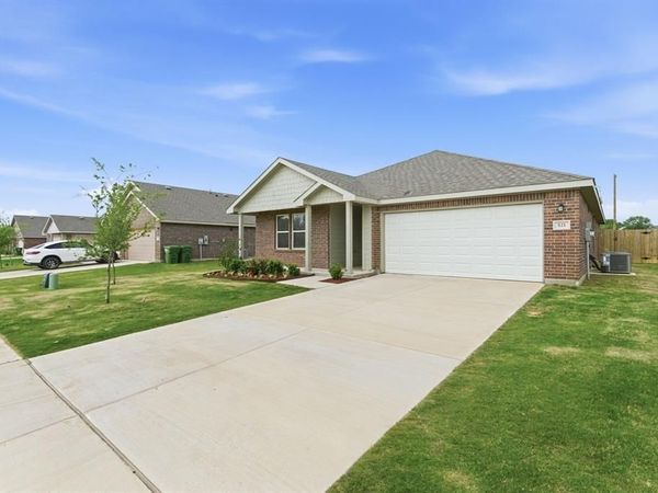521 Jameson Street, Springtown, TX 76082