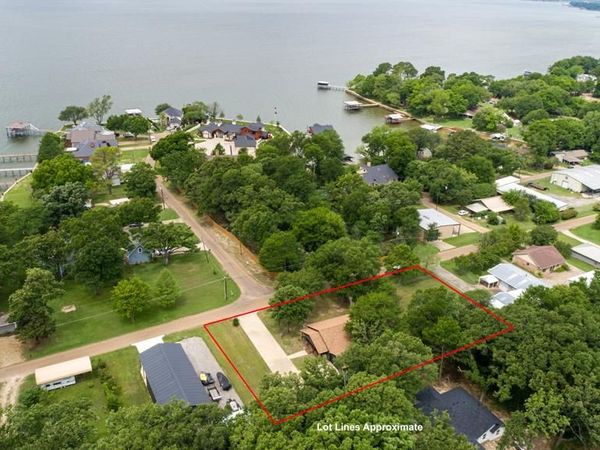 129 King Arthur Road , Mabank, TX 75156