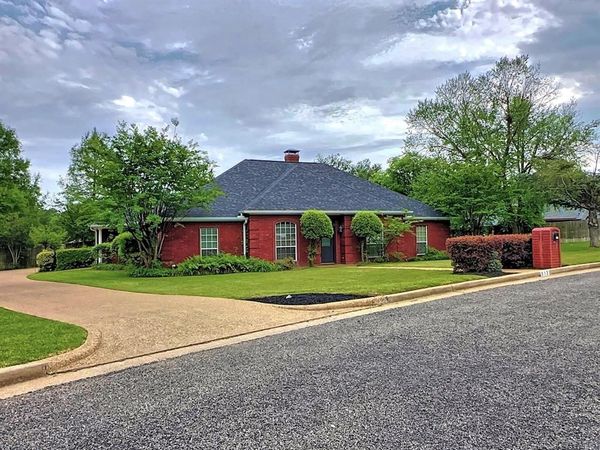 912 Van Winkle Circle , Athens, TX 75751