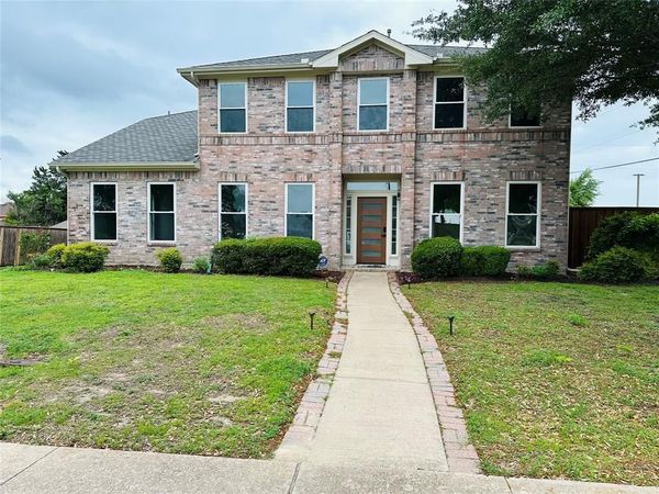 748 Longleaf Drive , DeSoto, TX 75115