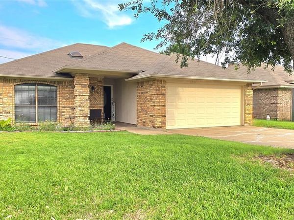 6301 Lotus Drive , Arlington, TX 76001