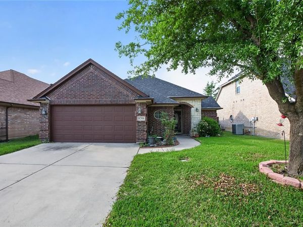 8208 Riversprings Drive , Fort Worth, TX 76053