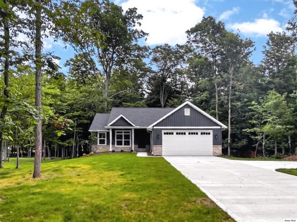 532 Floral Valley West, Howard, OH 43028