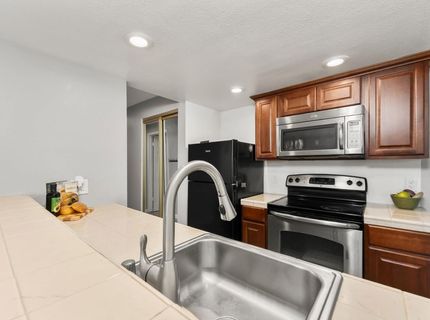 905 Fulton Ave #410, Unit 410, Sacramento, CA 95825 Photo