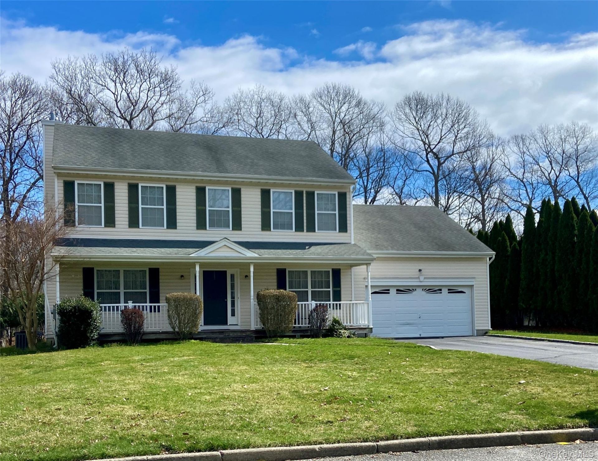 108 Maple Wood Lane, Riverhead, NY 11901 Main Photo