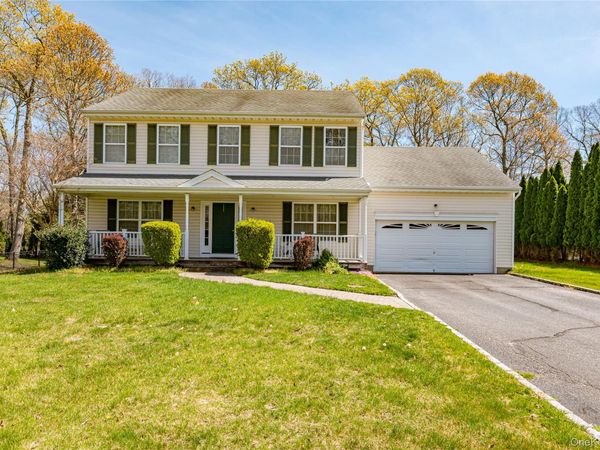 108 Maple Wood Lane, Riverhead, NY 11901