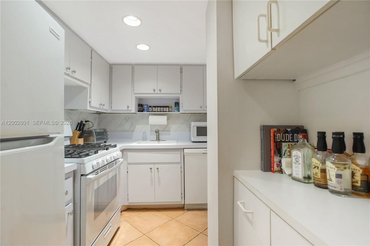 1205 Mariposa Ave, Unit 102, Coral Gables, FL 33146 Photo