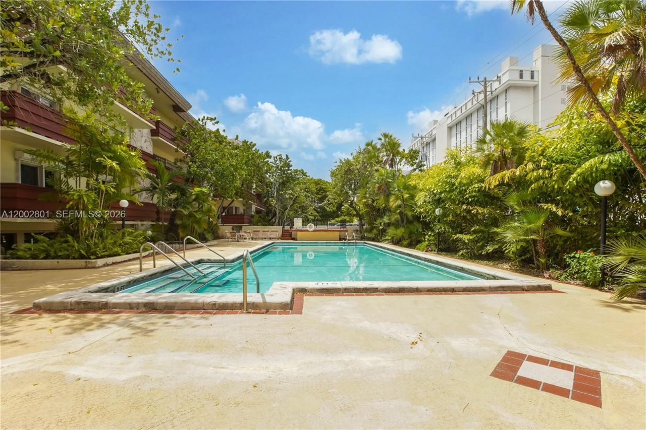 1205 Mariposa Ave, Unit 102, Coral Gables, FL 33146 Photo