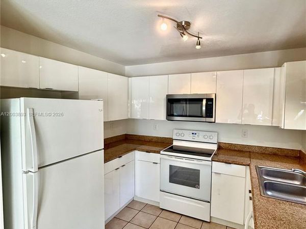 2206 NW 170th Ave , Pembroke Pines, FL 33028