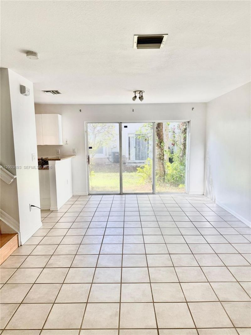 2206 NW 170th Ave , Pembroke Pines, FL 33028 Photo