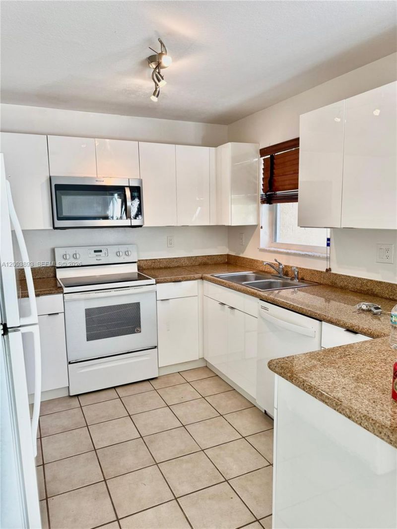 2206 NW 170th Ave , Pembroke Pines, FL 33028 Photo