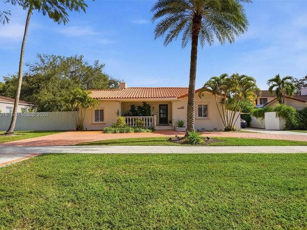 565 South Dr , Miami Springs, FL 33166