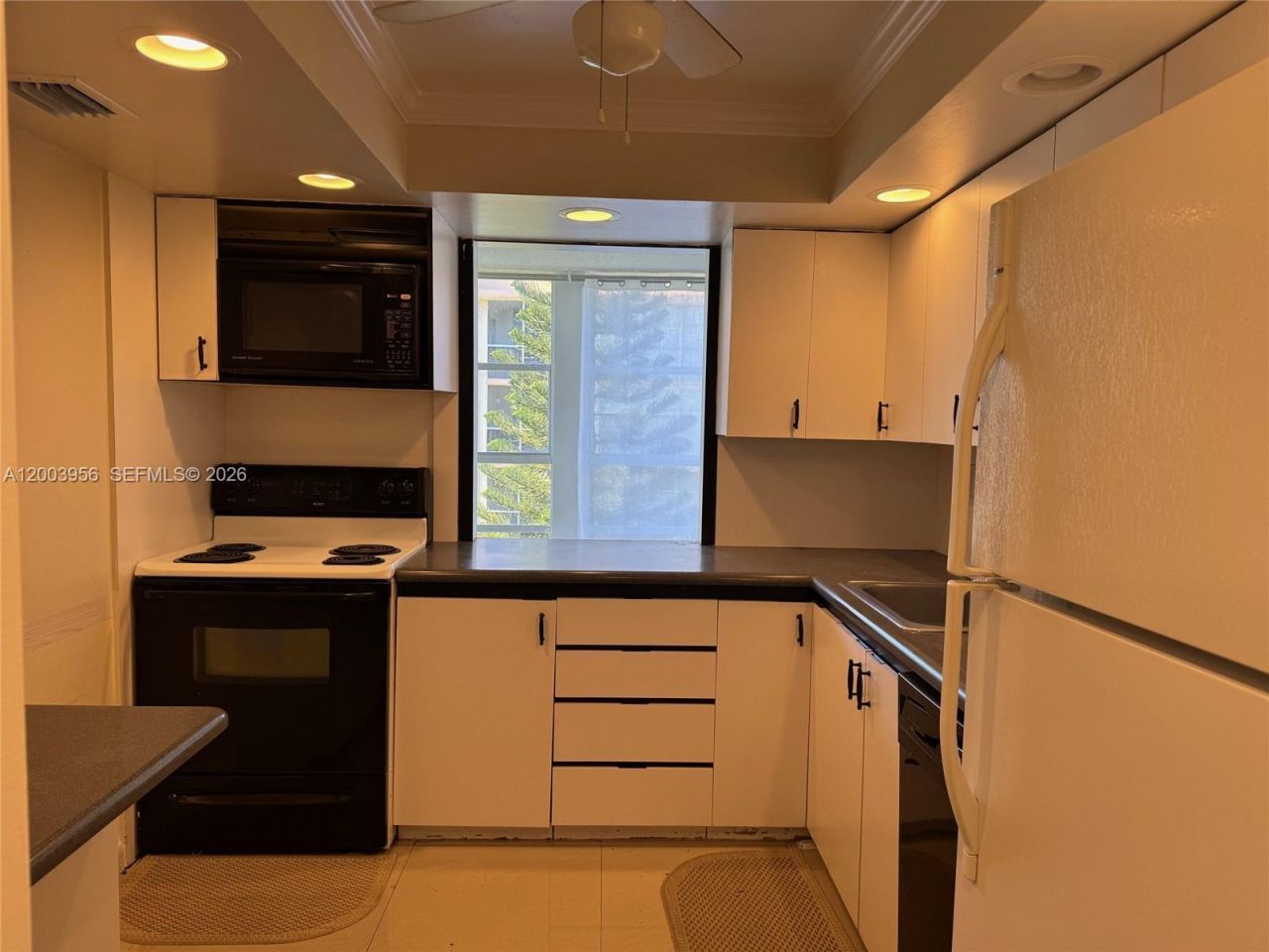 851 Three Islands Blvd , Unit 411, Hallandale Beach, FL 33009 Photo