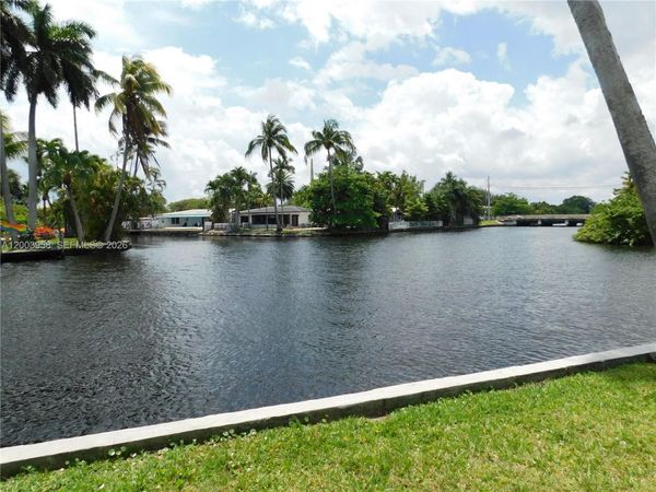 108 NE 30th St, Wilton Manors, FL 33334