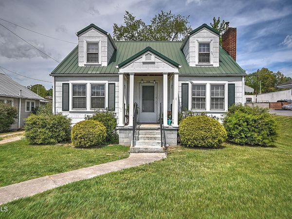 200 & 202 West Main Street, Mount Carmel, TN 37645