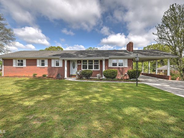 879 Northeast Wayne Avenue, Abingdon, VA 24210