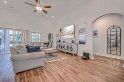 405 Heathside St.  photo 4