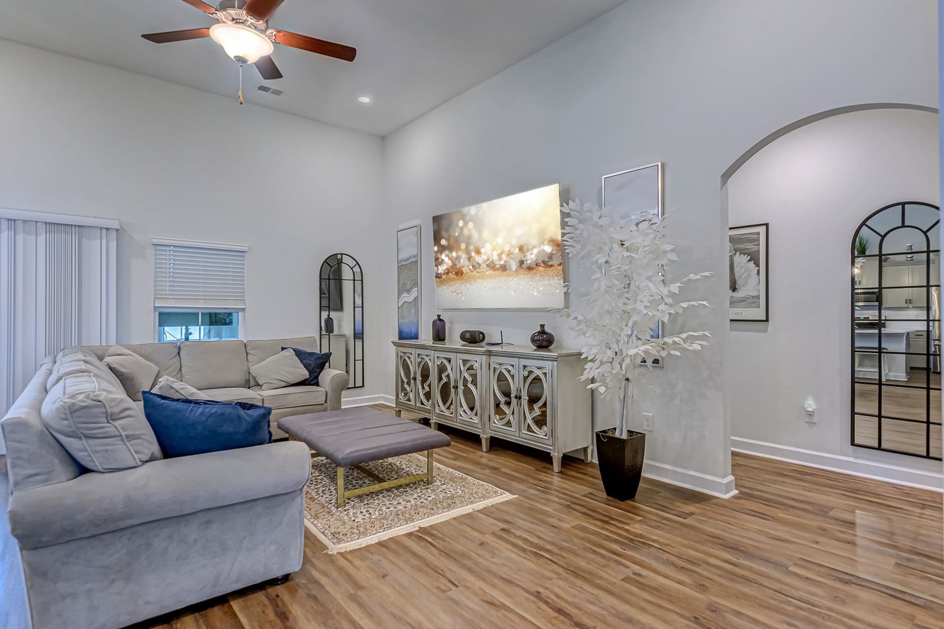 405 Heathside St.  Photo 6