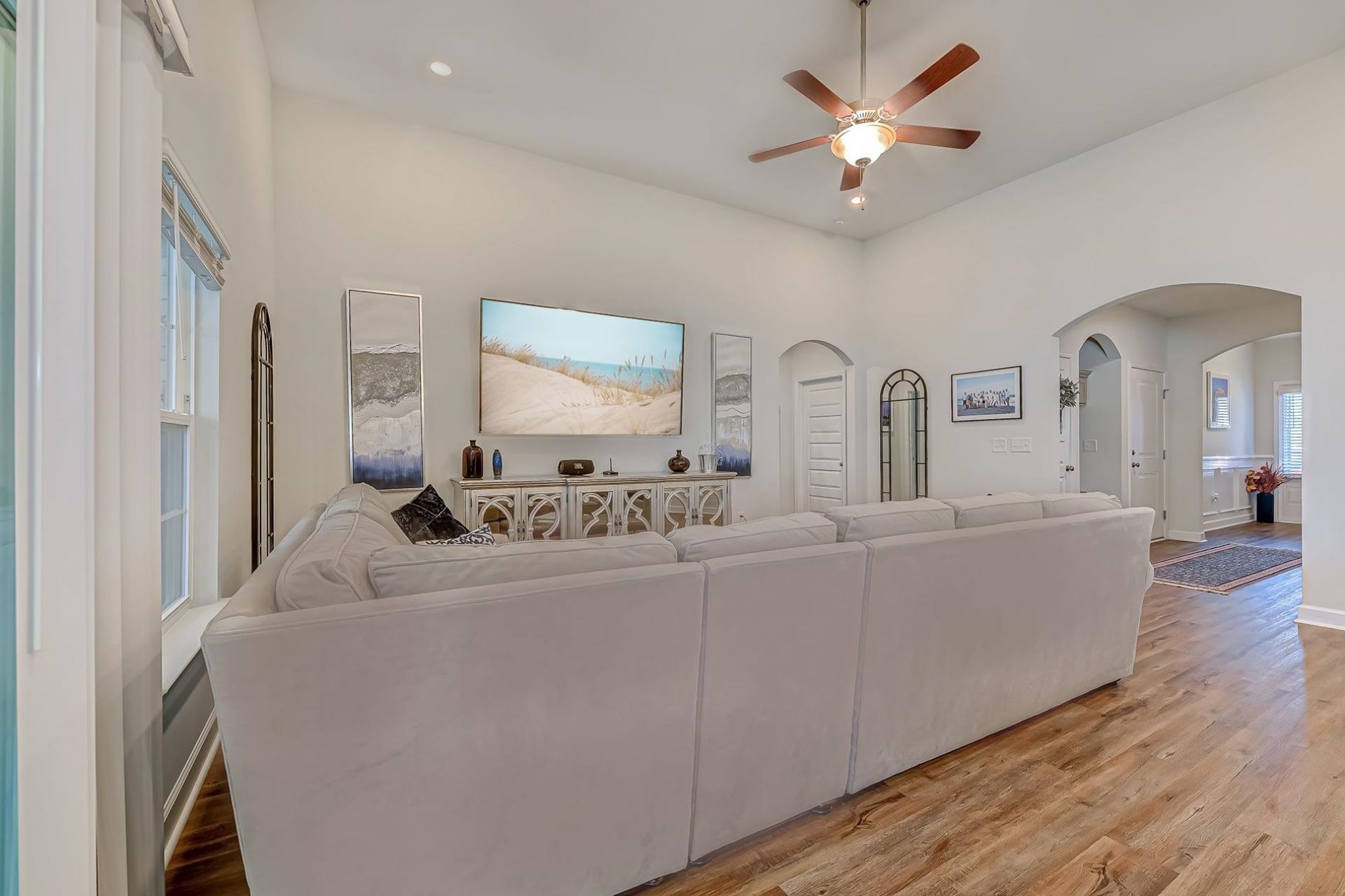 405 Heathside St.  Photo 9