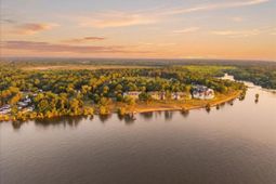 1088 Bridgeview Ln photo 4