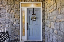 1088 Bridgeview Ln photo 4