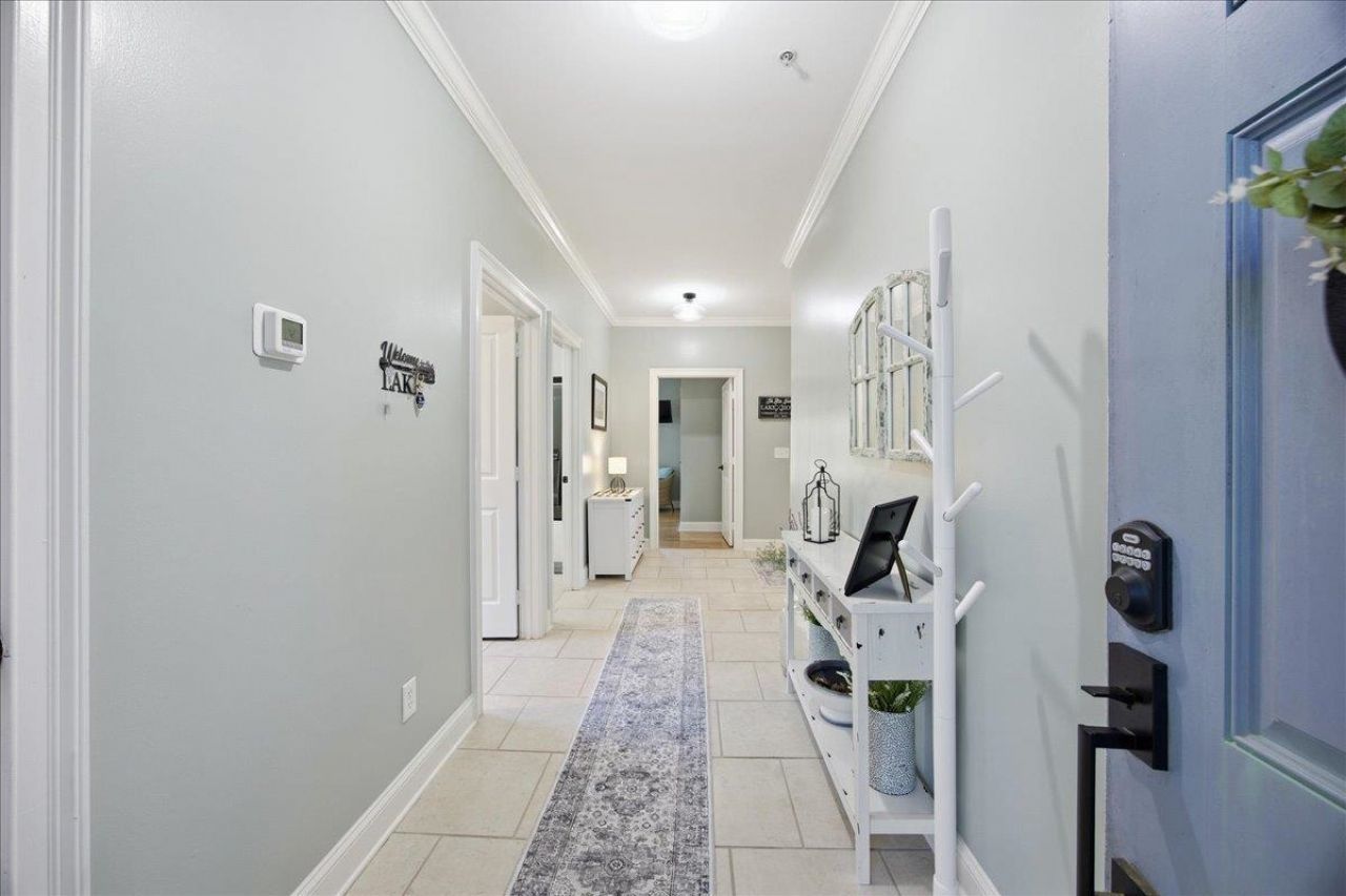 1088 Bridgeview Ln Photo 6