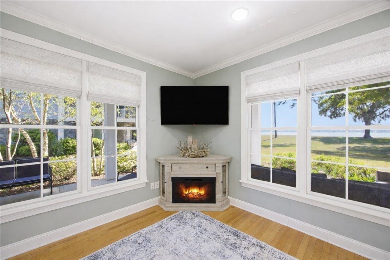 1088 Bridgeview Ln Photo 8