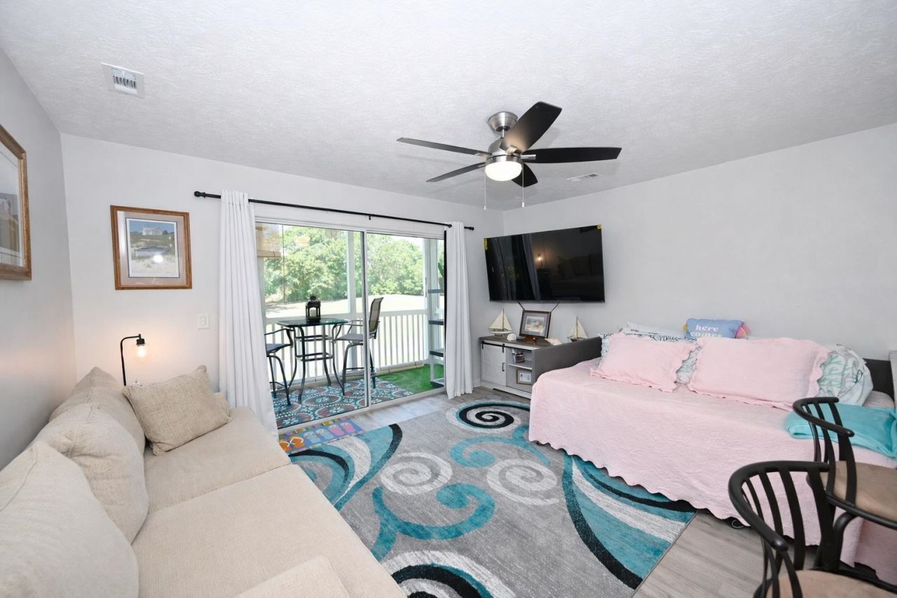 619 Tupelo Ln.  Photo 6