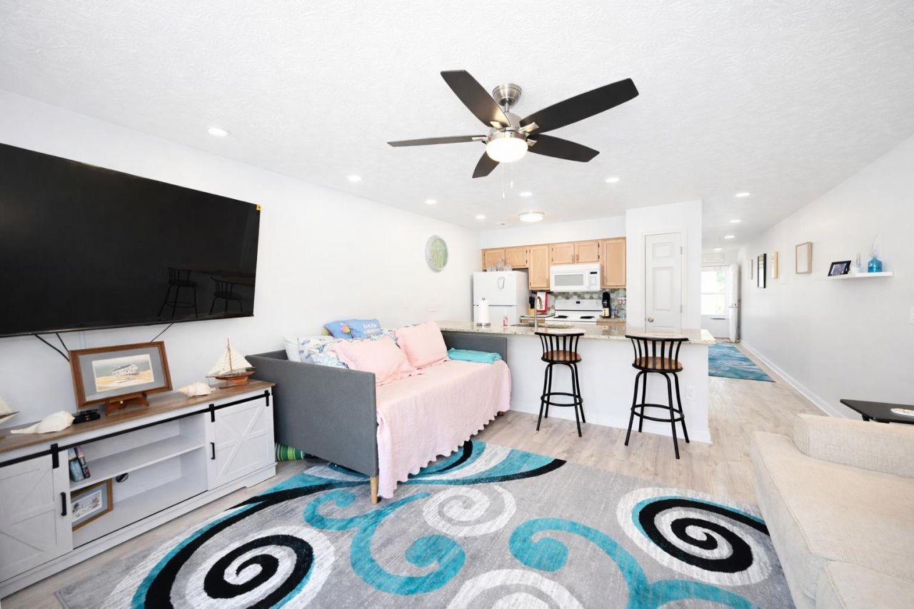 619 Tupelo Ln.  Photo 7