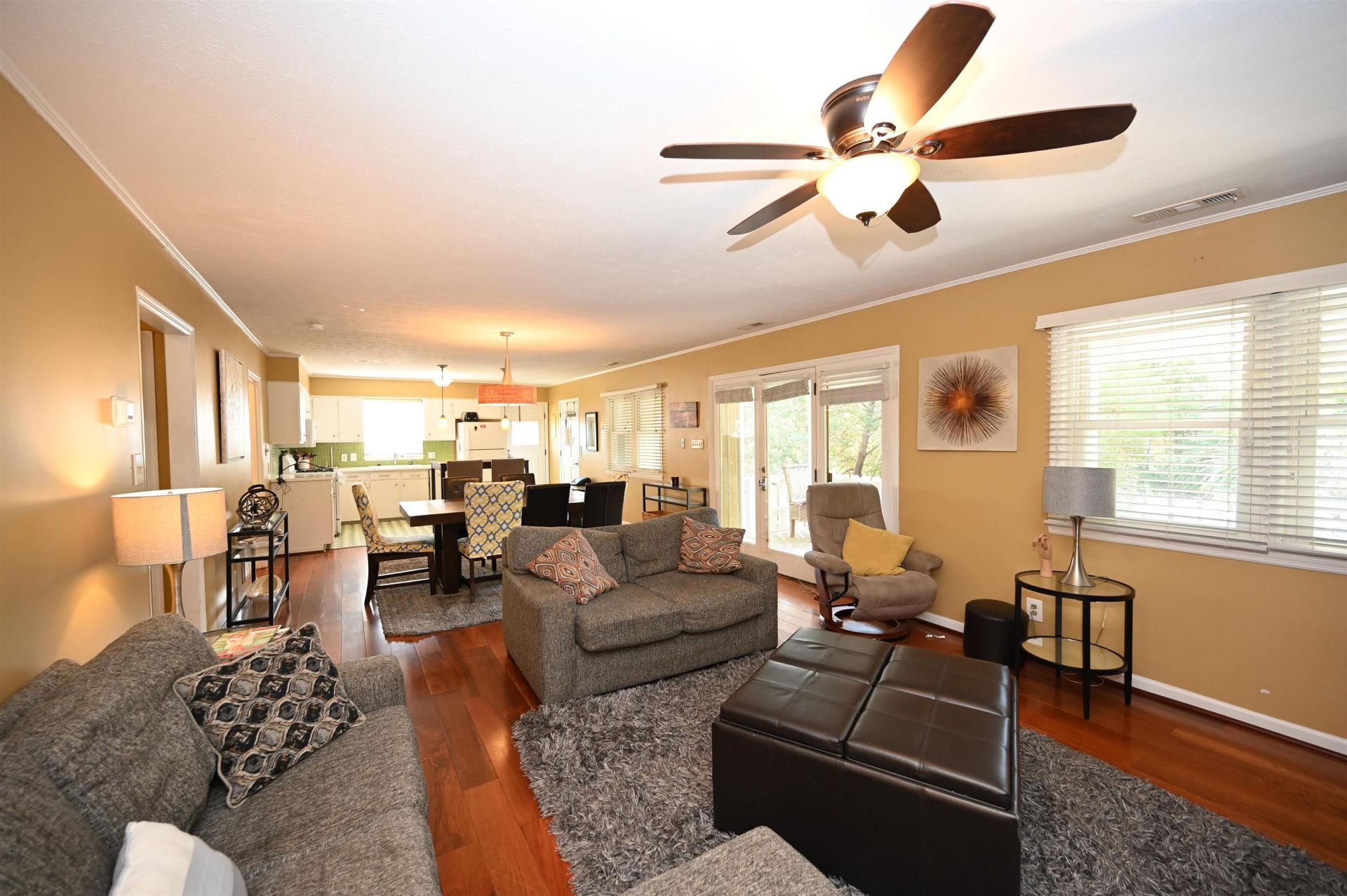 401 Oak Lake Circle  Photo 16