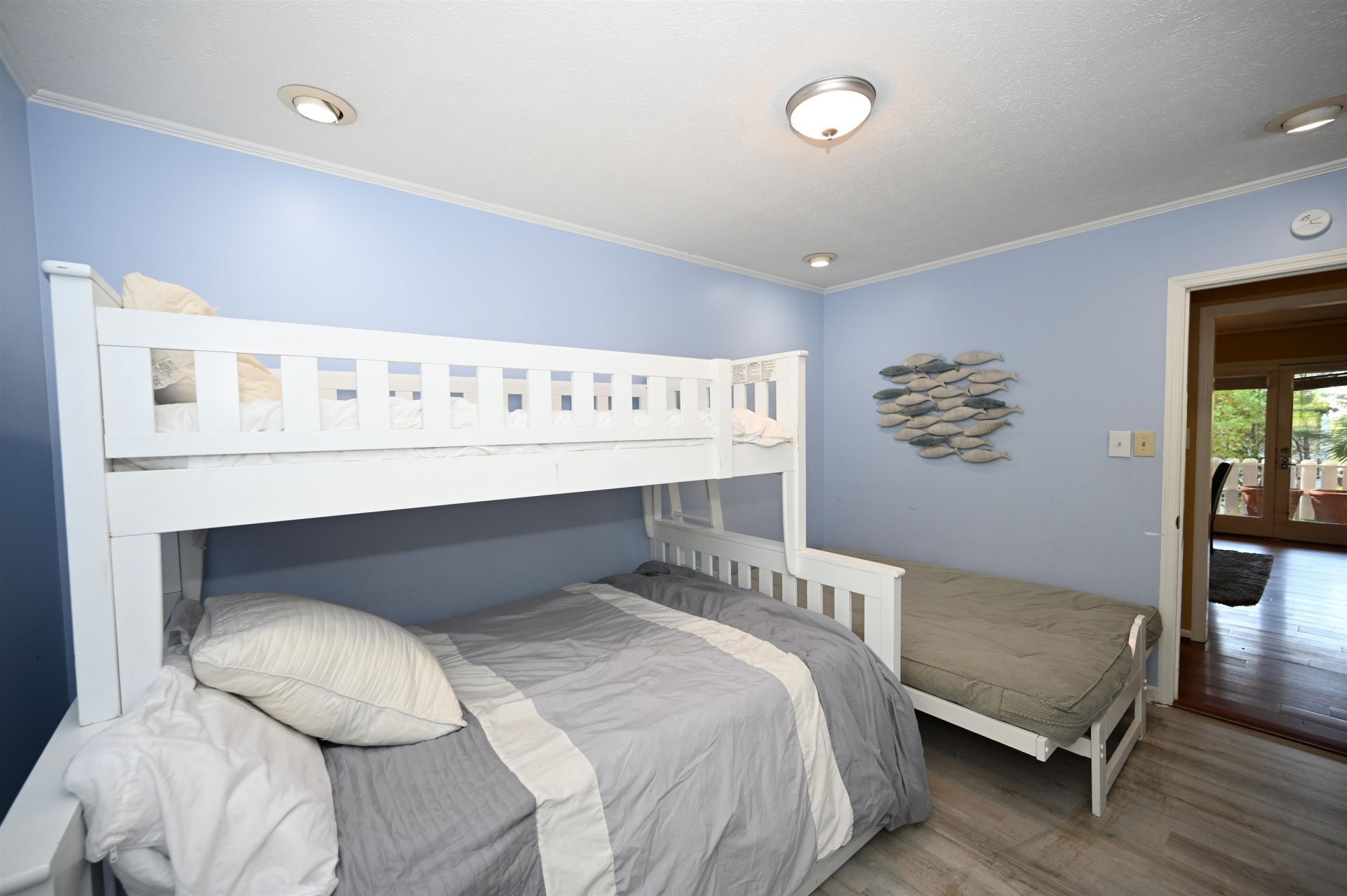 401 Oak Lake Circle  Photo 24