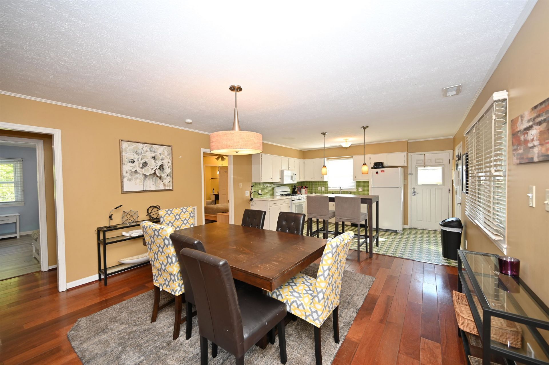 401 Oak Lake Circle  Photo 6