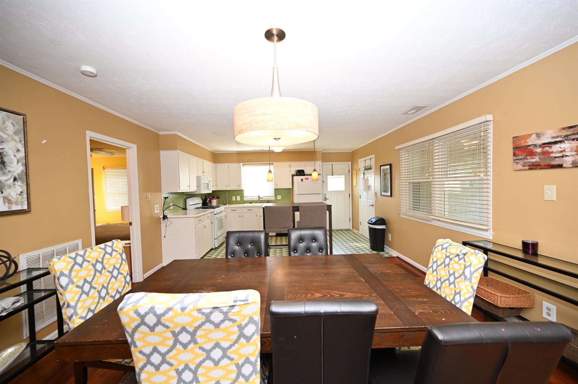 401 Oak Lake Circle  Photo 7