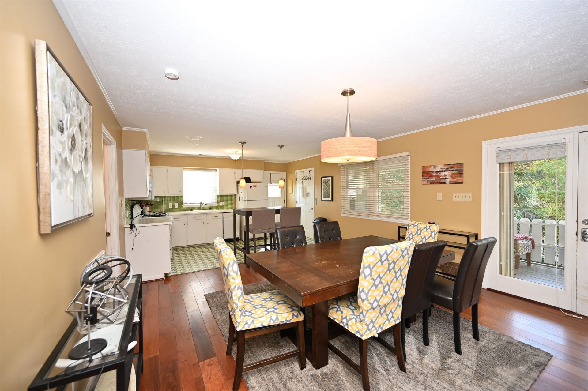 401 Oak Lake Circle  Photo 8