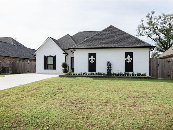 130 CYPRESSWOOD Drive, Belle Chasse, LA 70037