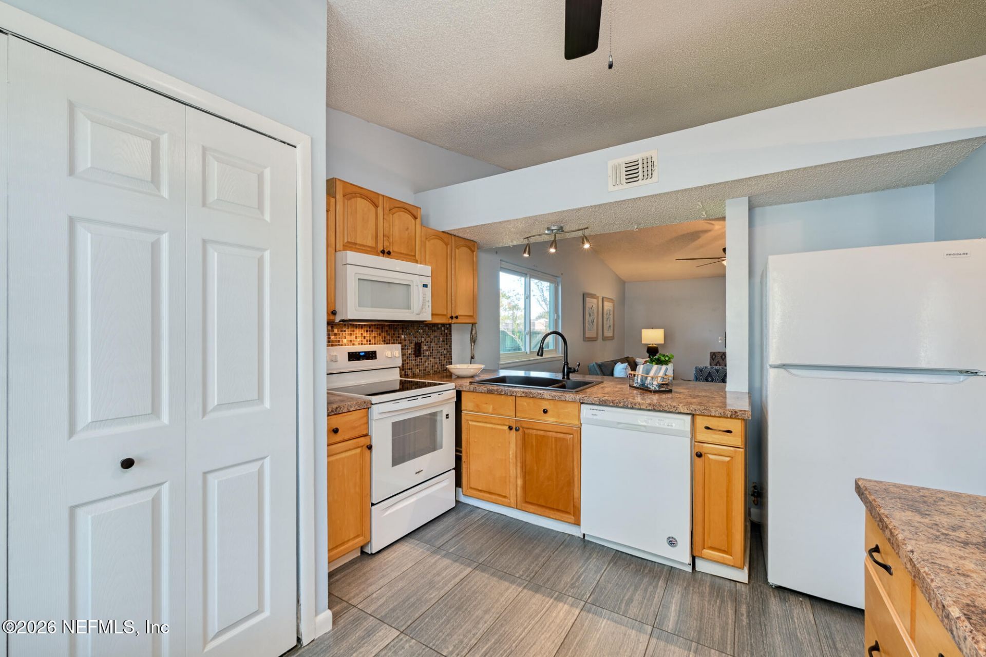 582 Aquatic Drive, Atlantic Beach, FL 32233 Photo