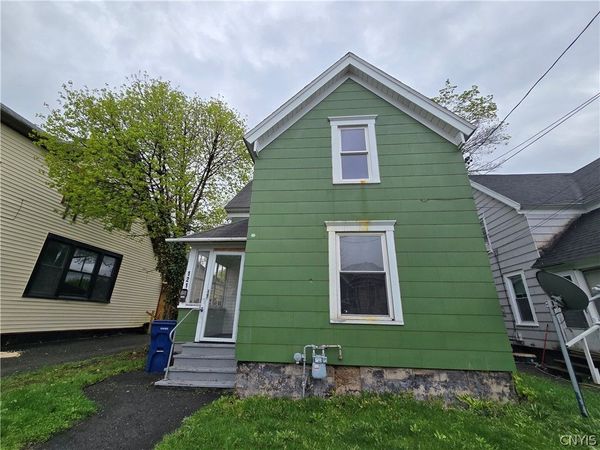 121 W End Drive , Syracuse, NY 13204