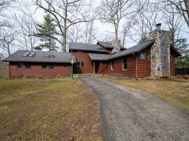 3752 Hampton Brook Drive , Hamburg, NY 14075