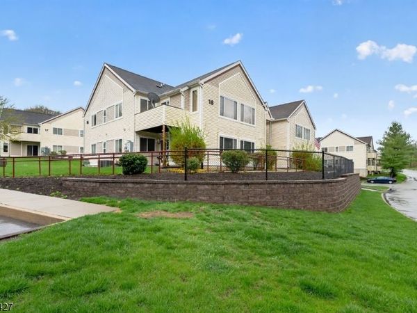 167 Falcon Ridge Way, Hamburg, NJ 07419