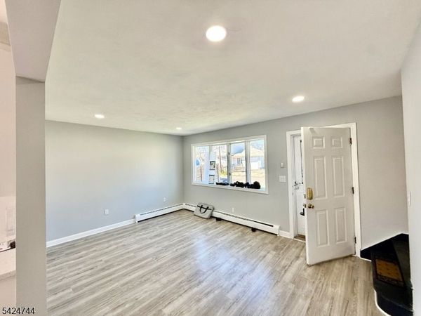 35 Fiat Ave, Woodbridge, NJ 08830