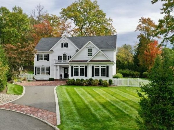 5 Meadow Ct, Madison, NJ 07940