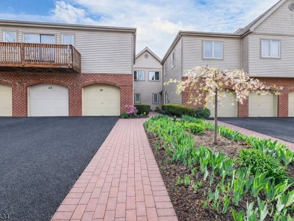 114 Sunrise Dr, Hanover, NJ 07981