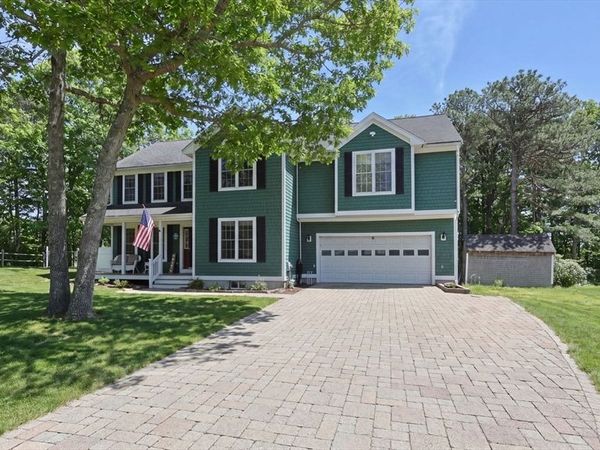 14 Sir Lancelot Dr, Bourne, MA 02532