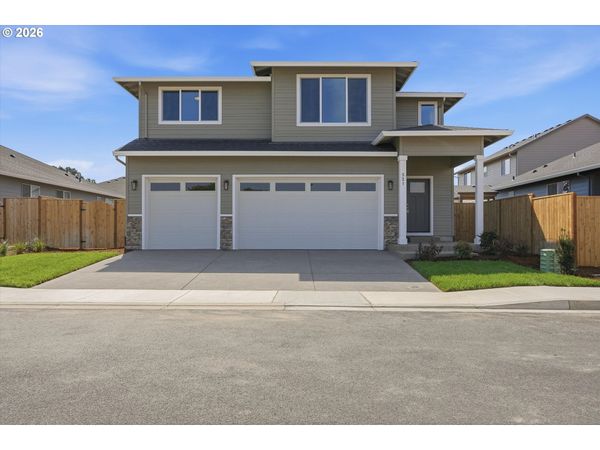 521 E Cleveland ST, Carlton, OR 97111