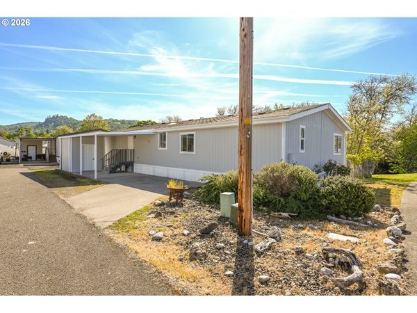 221 RIVER PLACE DR, Unit 117, Roseburg, OR 97471
